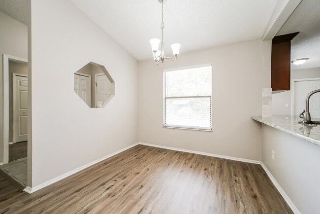 Photo - 593 Benjamin Harrison St