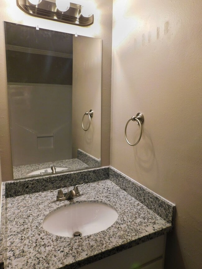 Photo - Room For Rent Unit 150 Varsity Rm C