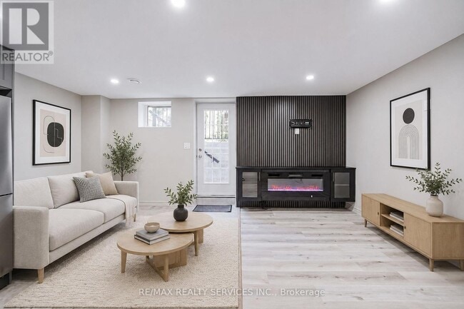 Photo - 74 Bremner St