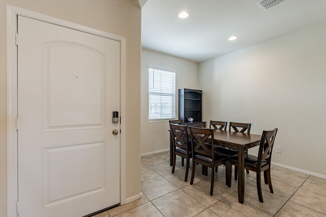 Photo - 1230 E Lee Pl