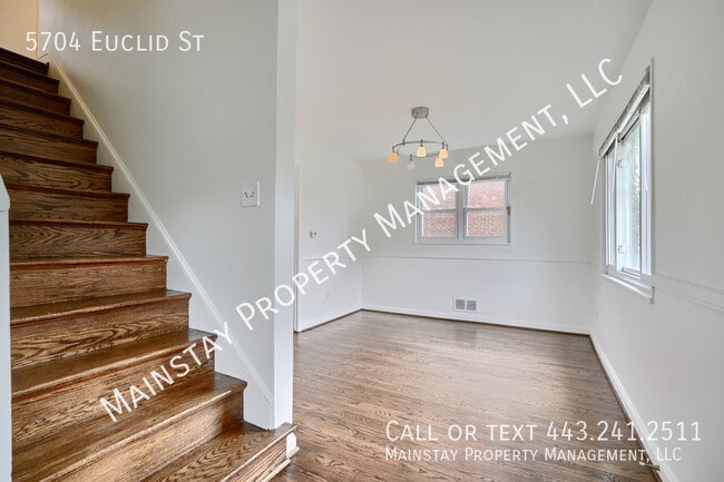 Photo - 5704 Euclid St