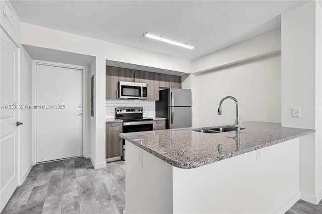 Building Photo - 400 NW 112th Ave Unit 523 Rental