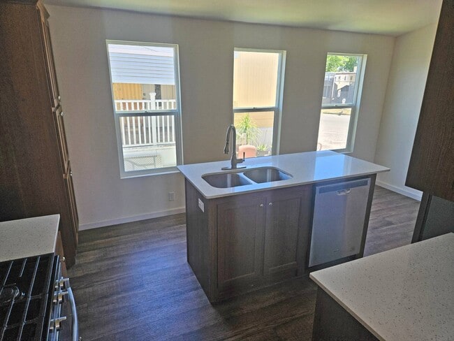 Photo - 573 E Sullivan St