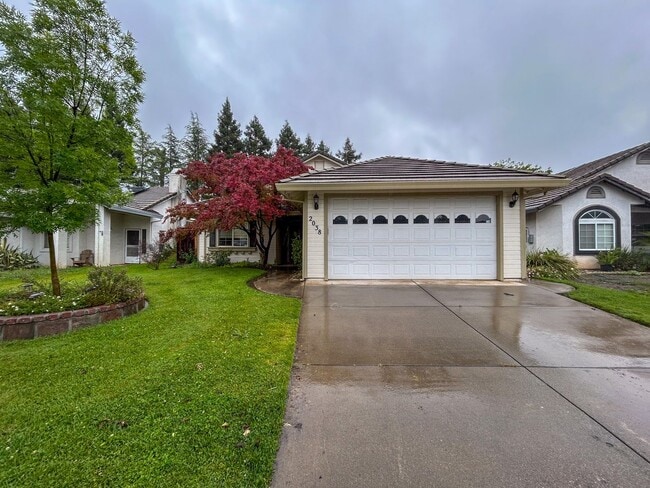 Building Photo - 3 Bedroom Home for Rent in Chico CA | Garage, Private Yard, Central HVAC