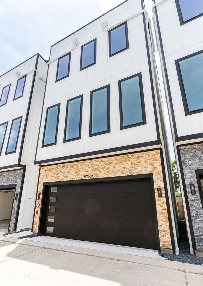 Photo - 5703 Dolores St