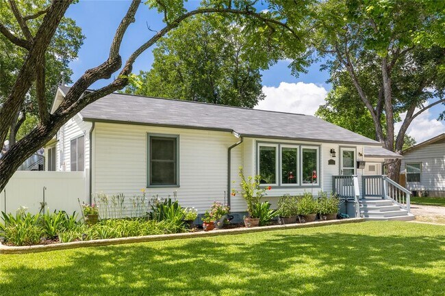 Photo - 305 Sunset Dr