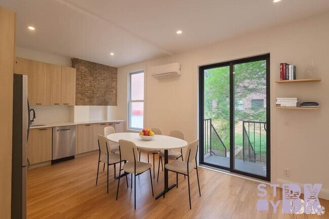 Building Photo - 4 bedroom in Brooklyn NY 11222 Rental