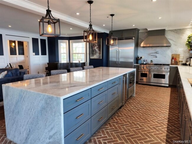 1 North Dr