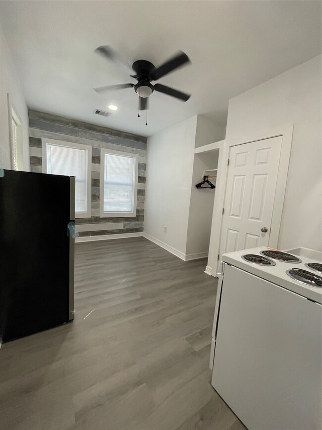 Photo - 2302 Avenue H Unit 7