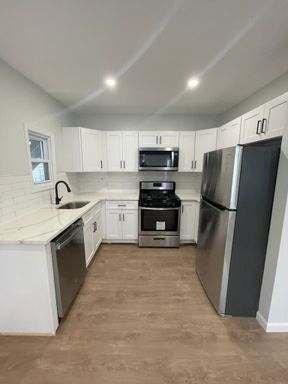 Building Photo - 42 E 19th St Rental