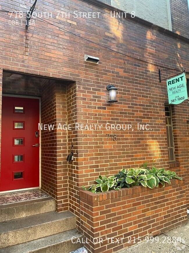 Building Photo - Studio Apartment one block from South Street! Unit 8