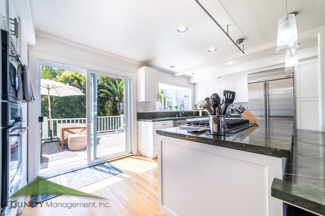 Photo - 13785 Nogales Dr