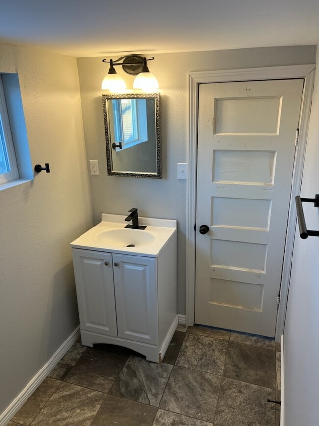 Photo - 714 6th St N