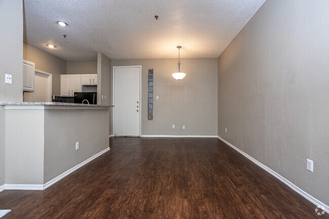 1BR, 1BA - 687SF - Soho