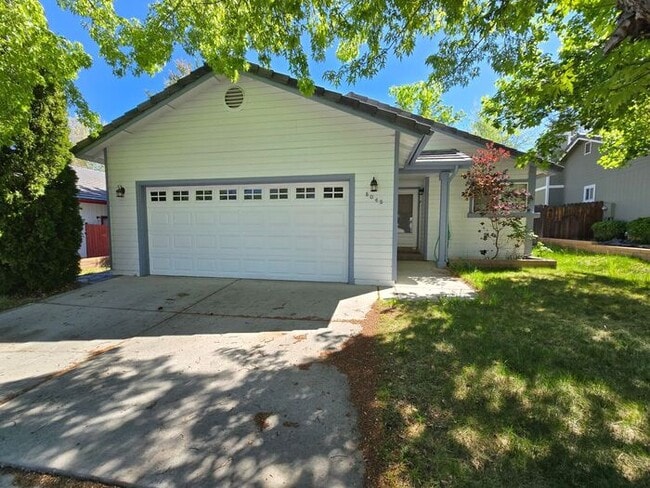 Inviting 3-bedroom Home in Established Spa... - Inviting 3-bedroom Home in Established Spa...