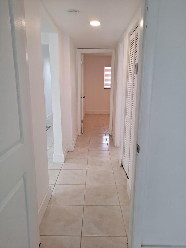 Building Photo - 6530 Lake Patricia Dr Unit 15 Rental