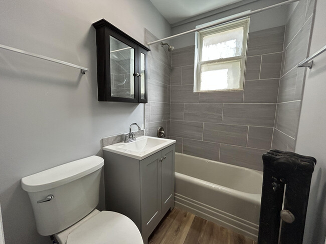Photo - 6956 N Ashland Ave Unidad 104