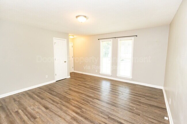 Photo - 901 Forest Dale Ln