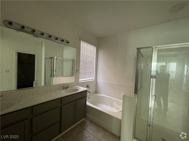 Building Photo - 10515 Foggy Glen Ave Rental