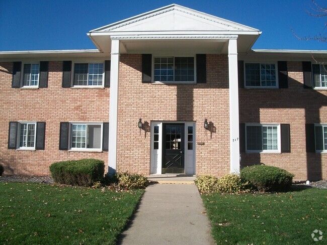 Building Photo - Webb Drive Apartments