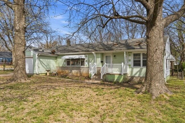 Photo - 3 bedroom 1 bath 1 car garage- newly renovated!