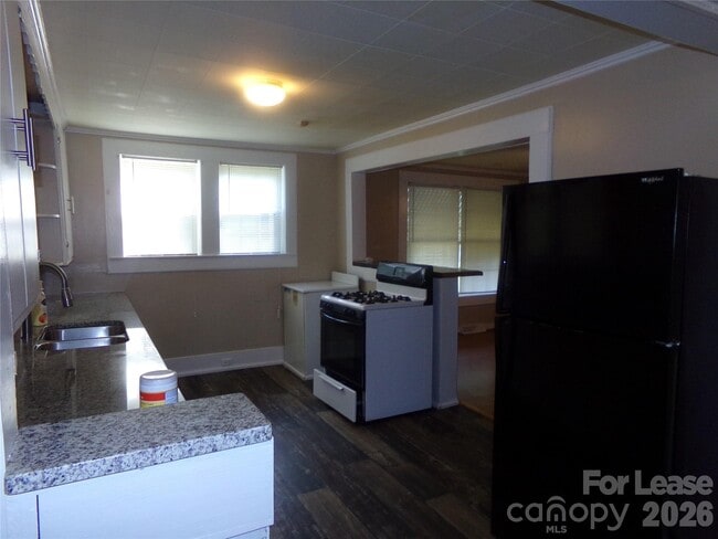 Photo - 729 Spruce St