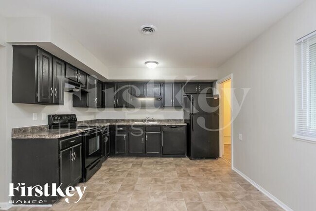 Photo - 221 Grovewood Dr