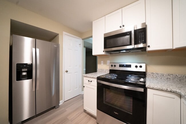 Photo - Remodeled 2 sty 4 bd, 2 1/2 ba 2 car gar fenced yd 6 ,9, or 12 mo lease