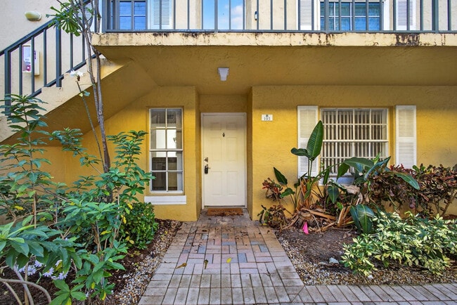 Building Photo - 1120 Lake Shore Dr Unit 103