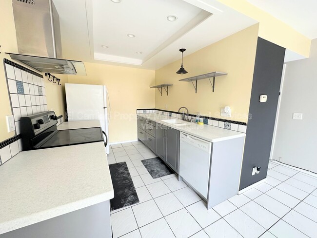 Photo - 955 Lamark Ln