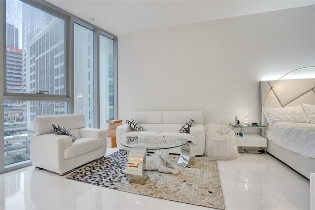Photo - 300 Biscayne Boulevard Way
