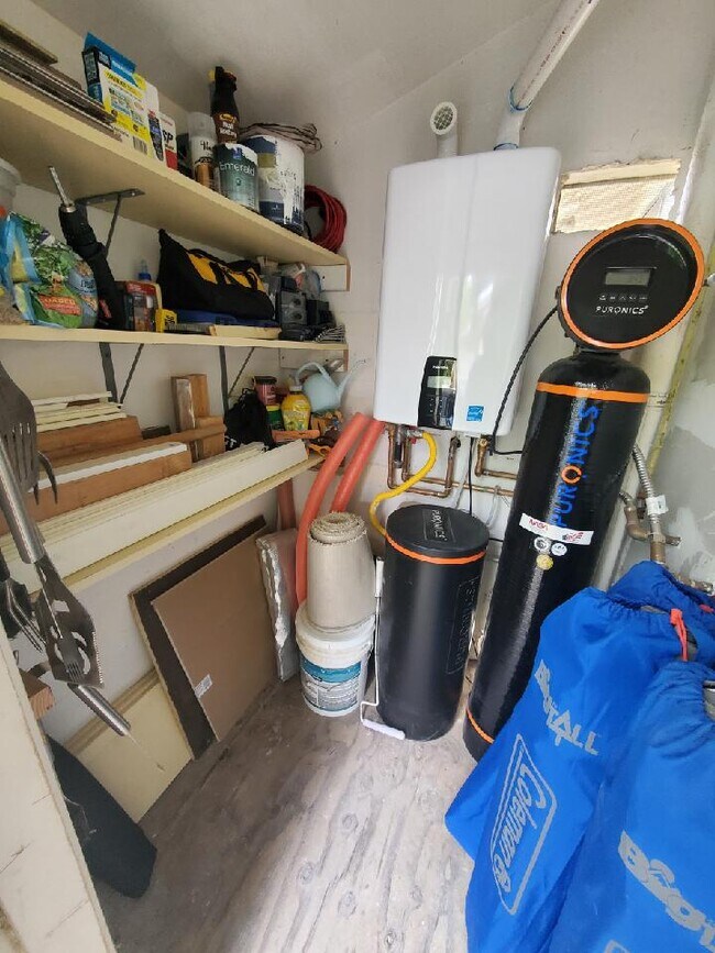 Balcony storage shed, w/ occupant - 3400 Santa Maria Way Unit 203