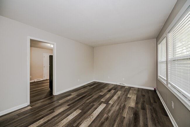 Photo - 735 Edgegreen Dr
