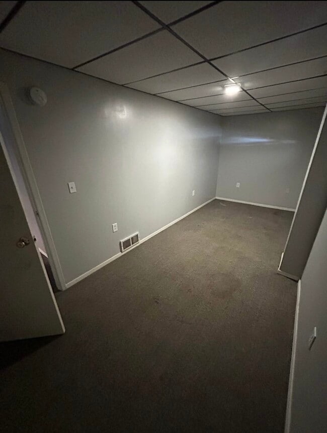 bed 2 - 825 Wood St Unit 831