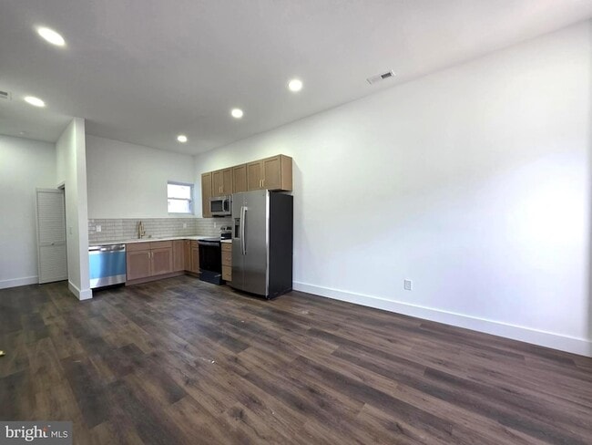 Building Photo - 1520 S 22nd St Unit 2