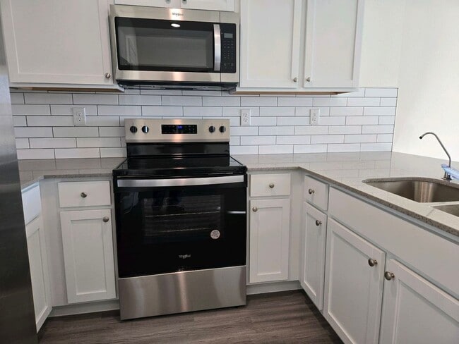 Photo - Beautiful Modern Townhome in the Northwest...