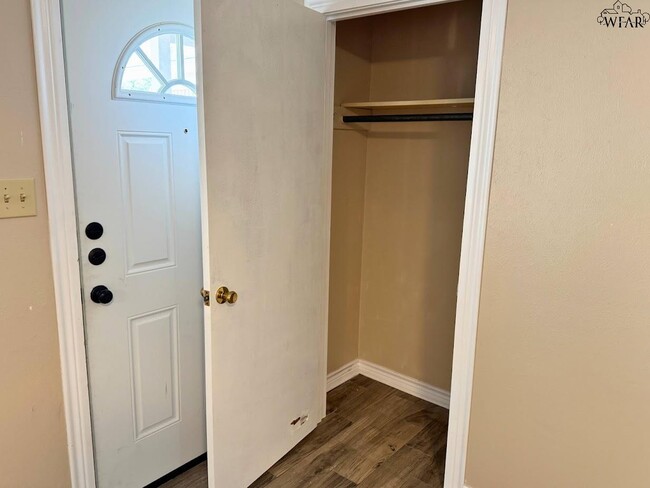 Photo - 1408 Normandy Dr