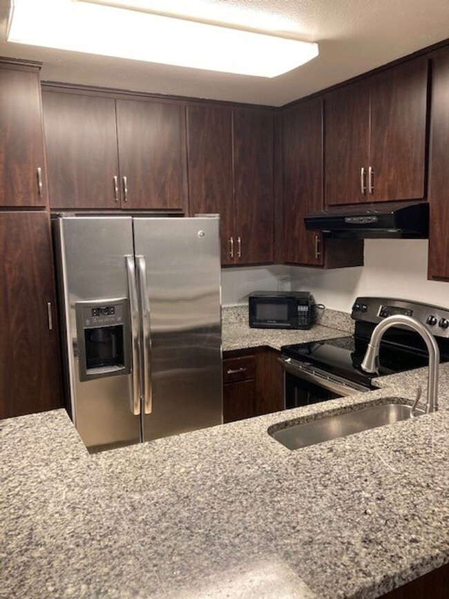 Spacious 2 Bed Condo in Del Cerro! - Spacious 2 Bed Condo in Del Cerro! Unit 134