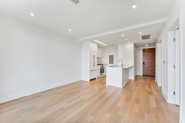 Common Area - Living Room - 37 L St SE Unidad 406