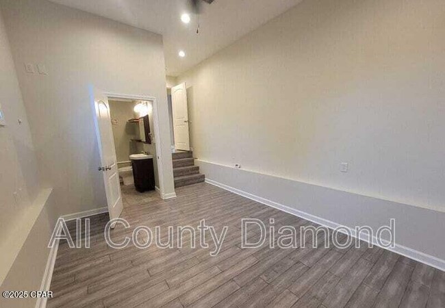 Photo - 215 Harris Ave