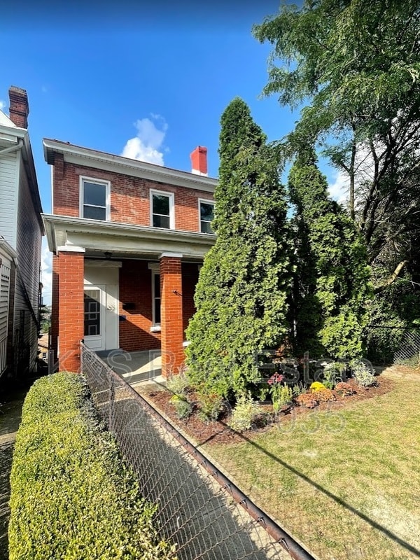 Photo - 221 Orchard Place
