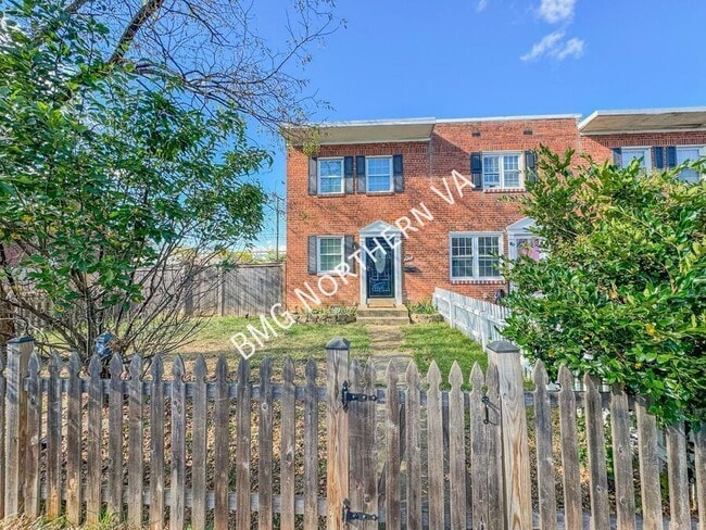 Photo - 3800 Edison St