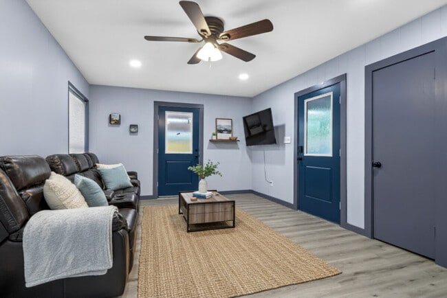 Building Photo - 11103 Greenwillow Dr Unit SI ID1603441P