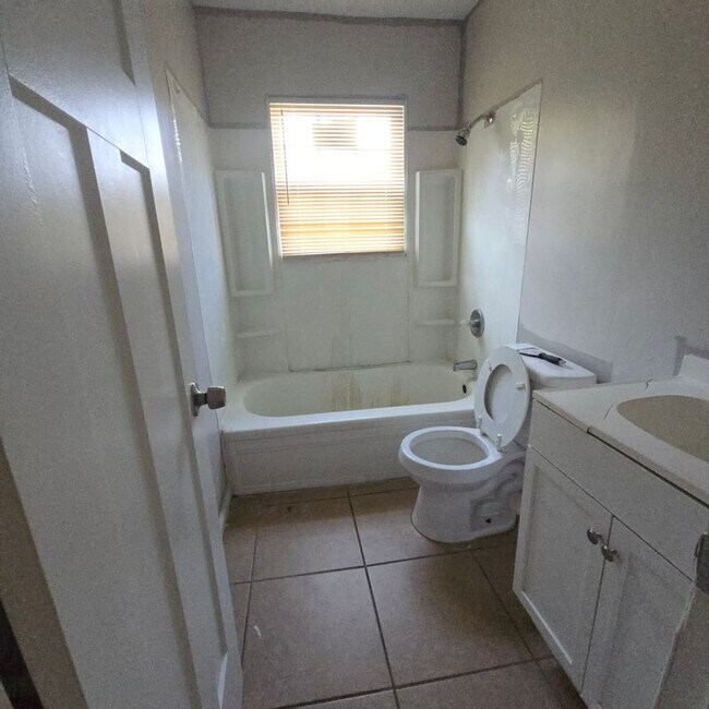 682 Boston St Unit 1 - 682