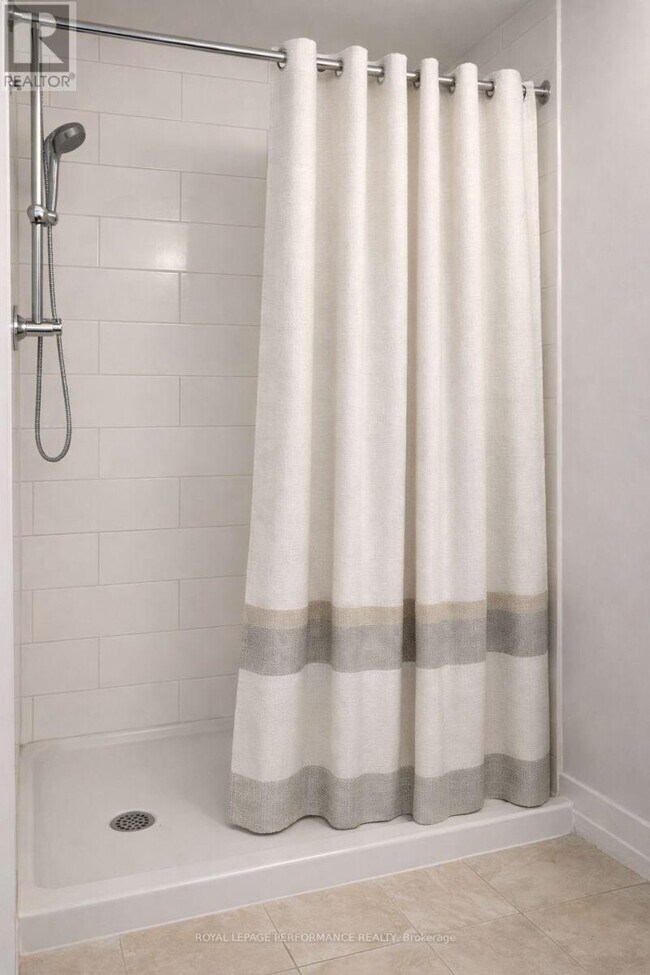 Photo - 739 Principale St