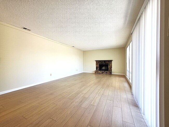 Photo - Beautiful, Very Large 2 Bedroom with Garage, Fireplace, Balcony & A/C Near Washoe Golf Course