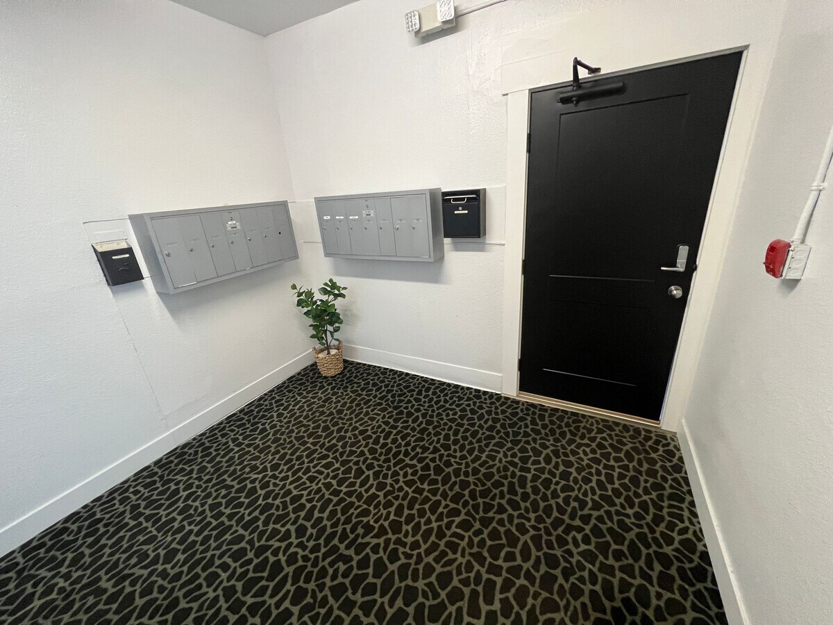 Photo - Adams Apartments