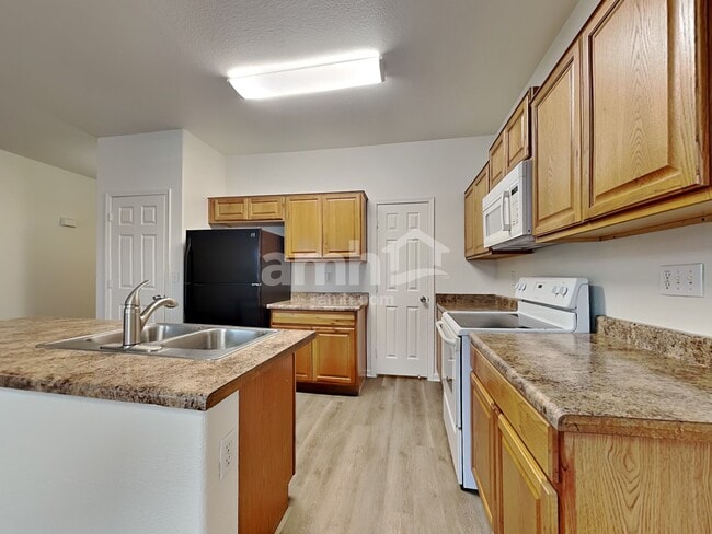 Photo - 6405 W Pioneer St