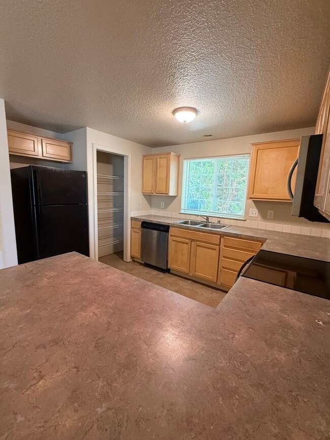 Photo - 3 Bedroom/2.5 Bath Home in Carter Park!