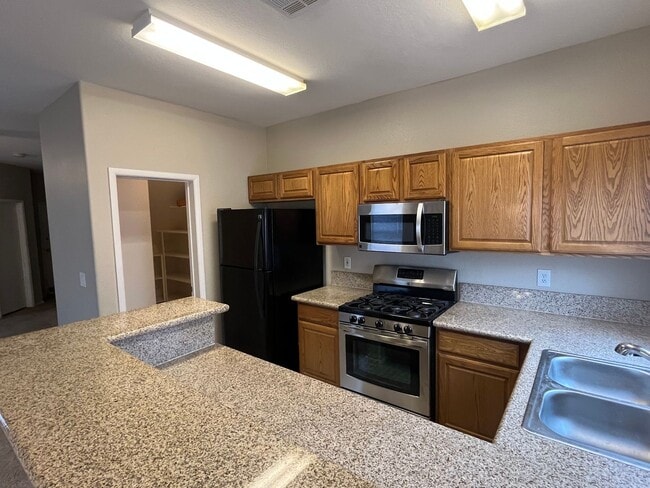 Photo - Beautiful Henderson 2 Bedroom Townhouse!